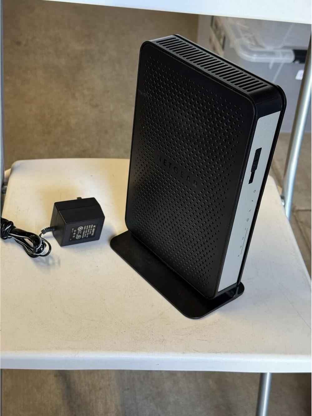 NETGEAR N450 WiFi Cable Modem Router Combo CG3000Dv2 DOCSIS 3.0